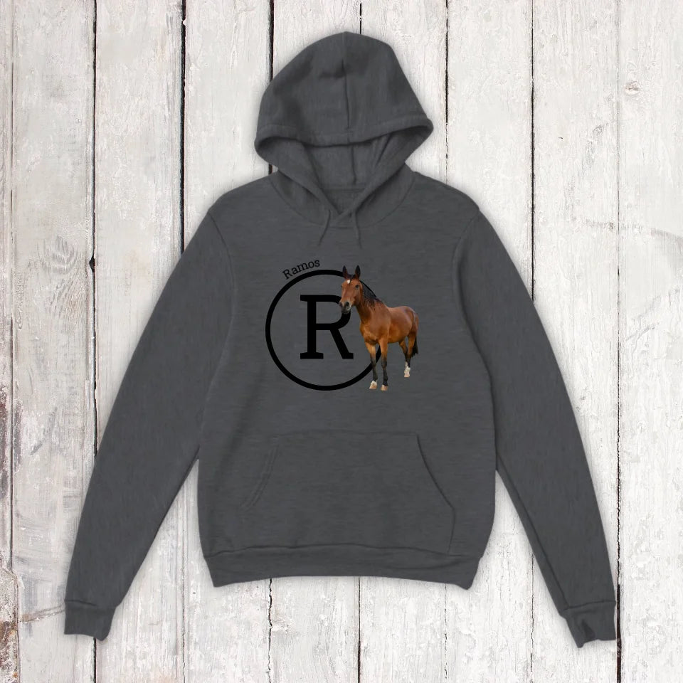 Initiale mit Bild und Text für Reiter und Pferdeliebhaber - Individuelles T-Shirt oder Hoodie