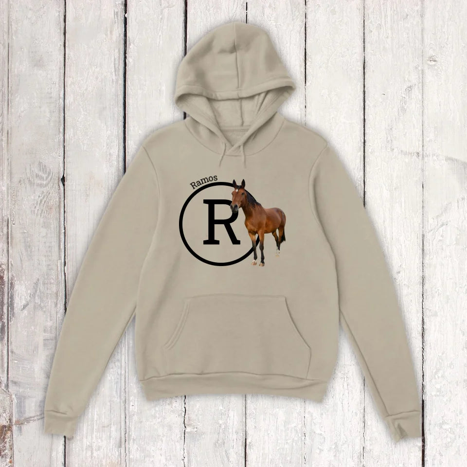 Initiale mit Bild und Text für Reiter und Pferdeliebhaber - Individuelles T-Shirt oder Hoodie