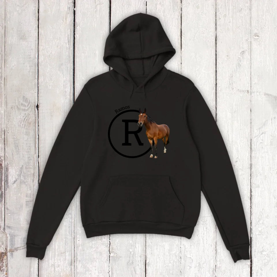 Initiale mit Bild und Text für Reiter und Pferdeliebhaber - Individuelles T-Shirt oder Hoodie