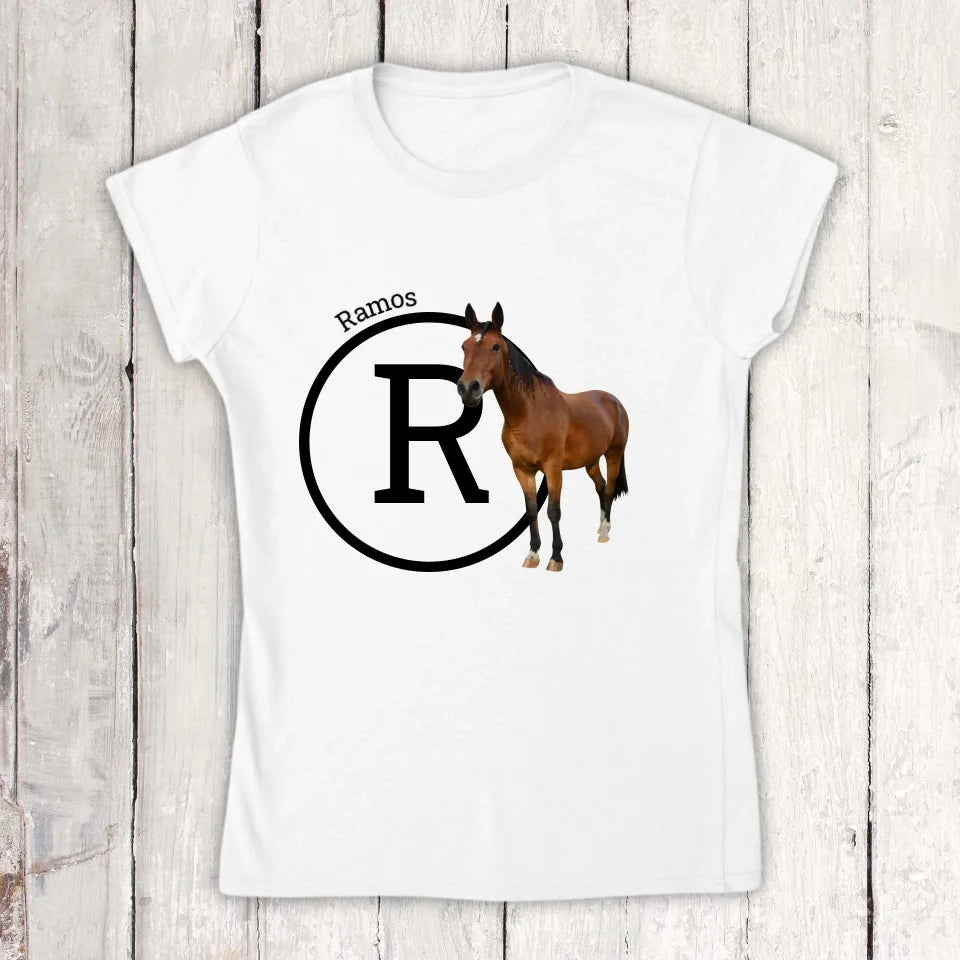 Initiale mit Bild und Text für Reiter und Pferdeliebhaber - Individuelles T-Shirt oder Hoodie