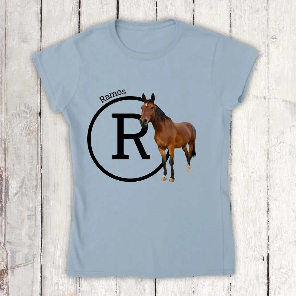 Initiale mit Bild und Text für Reiter und Pferdeliebhaber - Individuelles T-Shirt oder Hoodie