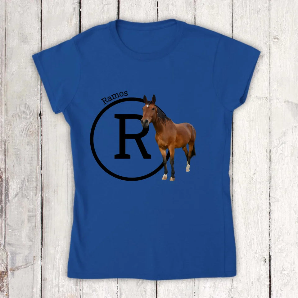 Initiale mit Bild und Text für Reiter und Pferdeliebhaber - Individuelles T-Shirt oder Hoodie