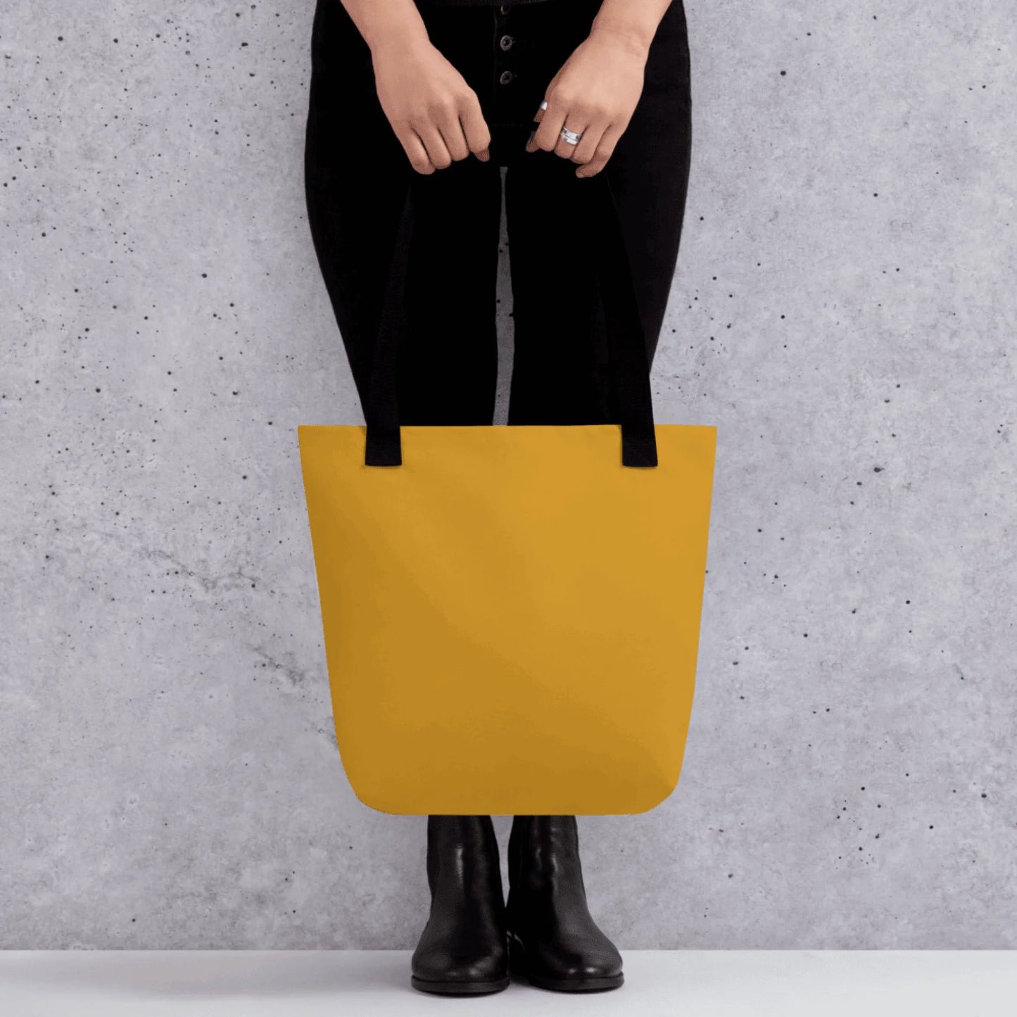 05_totebag_lifestyle2_black_base