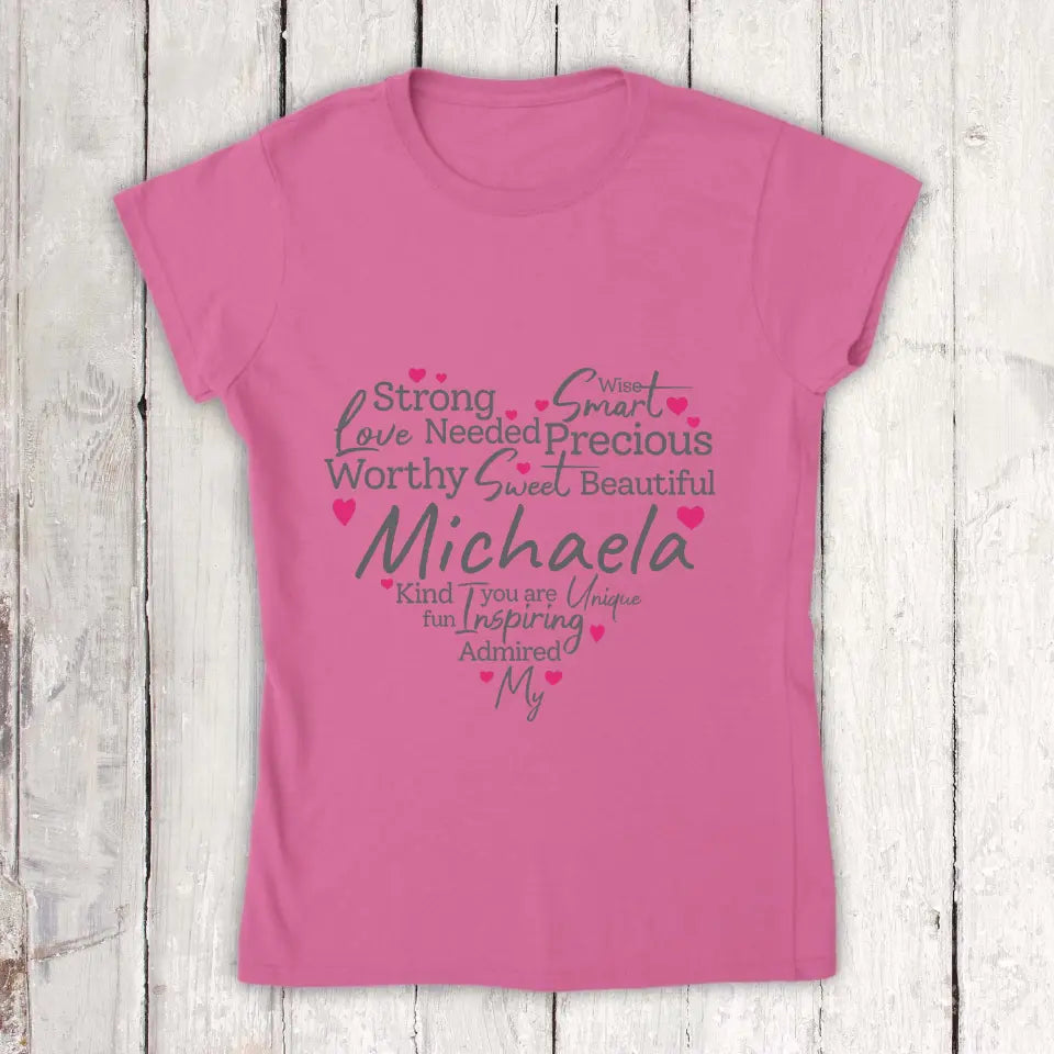 Eigenschaften einer Mutter, Oma oder einer starken Frau - Individuelles T-Shirt | Personalize Palace