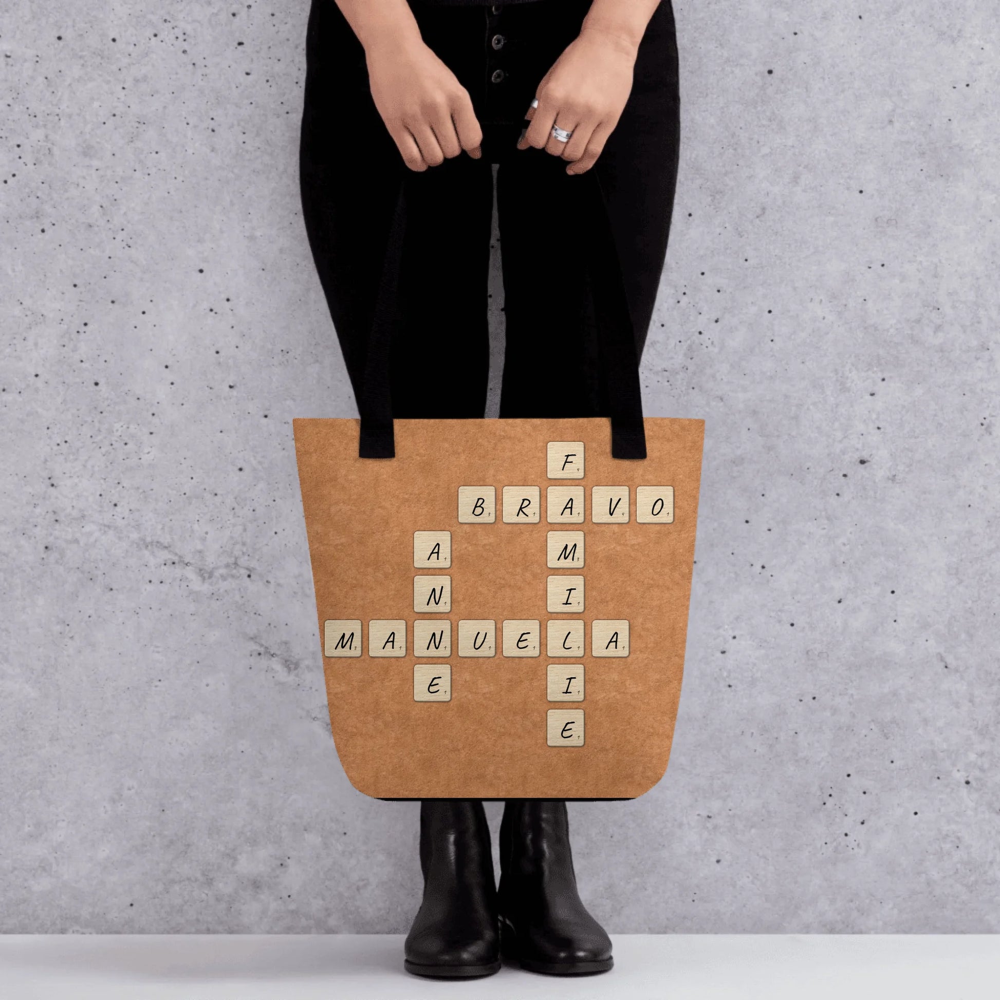 05_totebag_lifestyle2_black_base