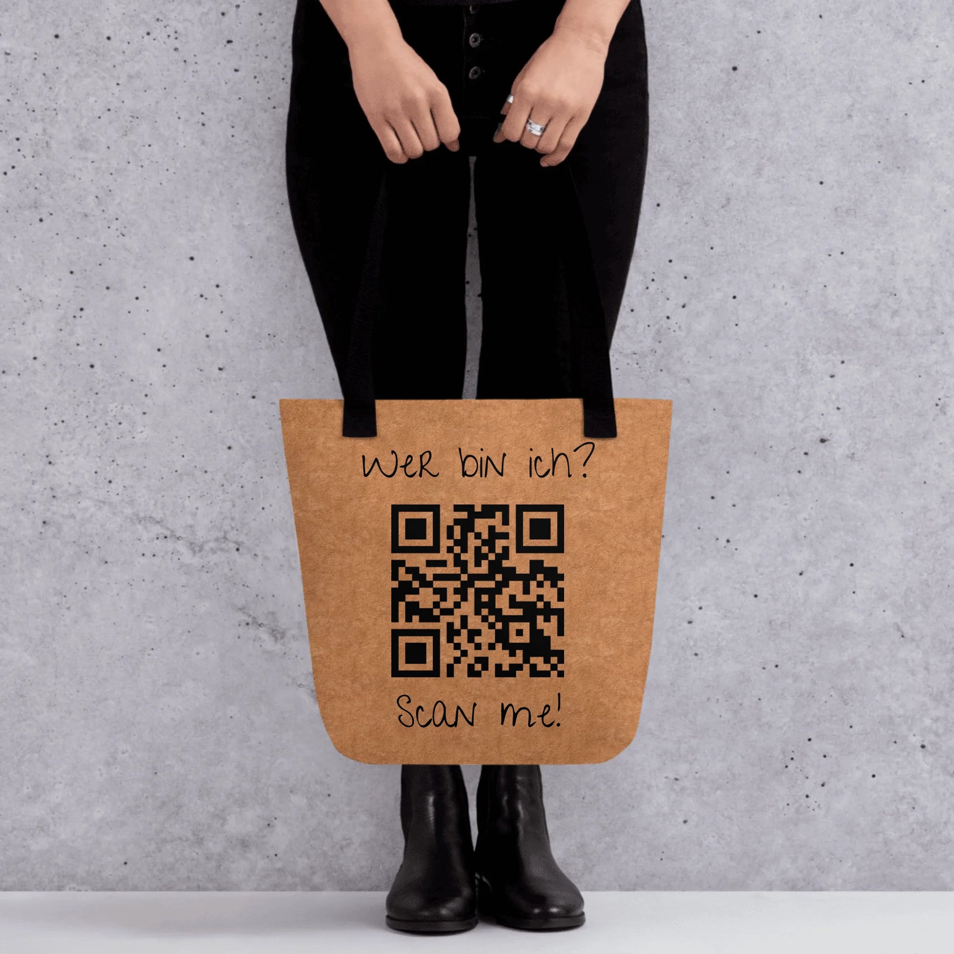 05_totebag_lifestyle2_black_base