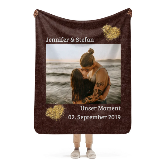 05_sherpablanket_onwoman_50x60_base_whitebg