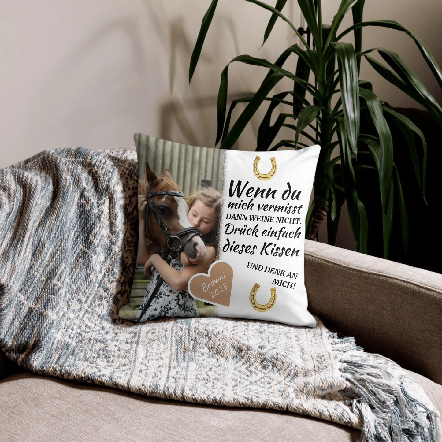 05_premium_pillow_lifestyle_18x18_base