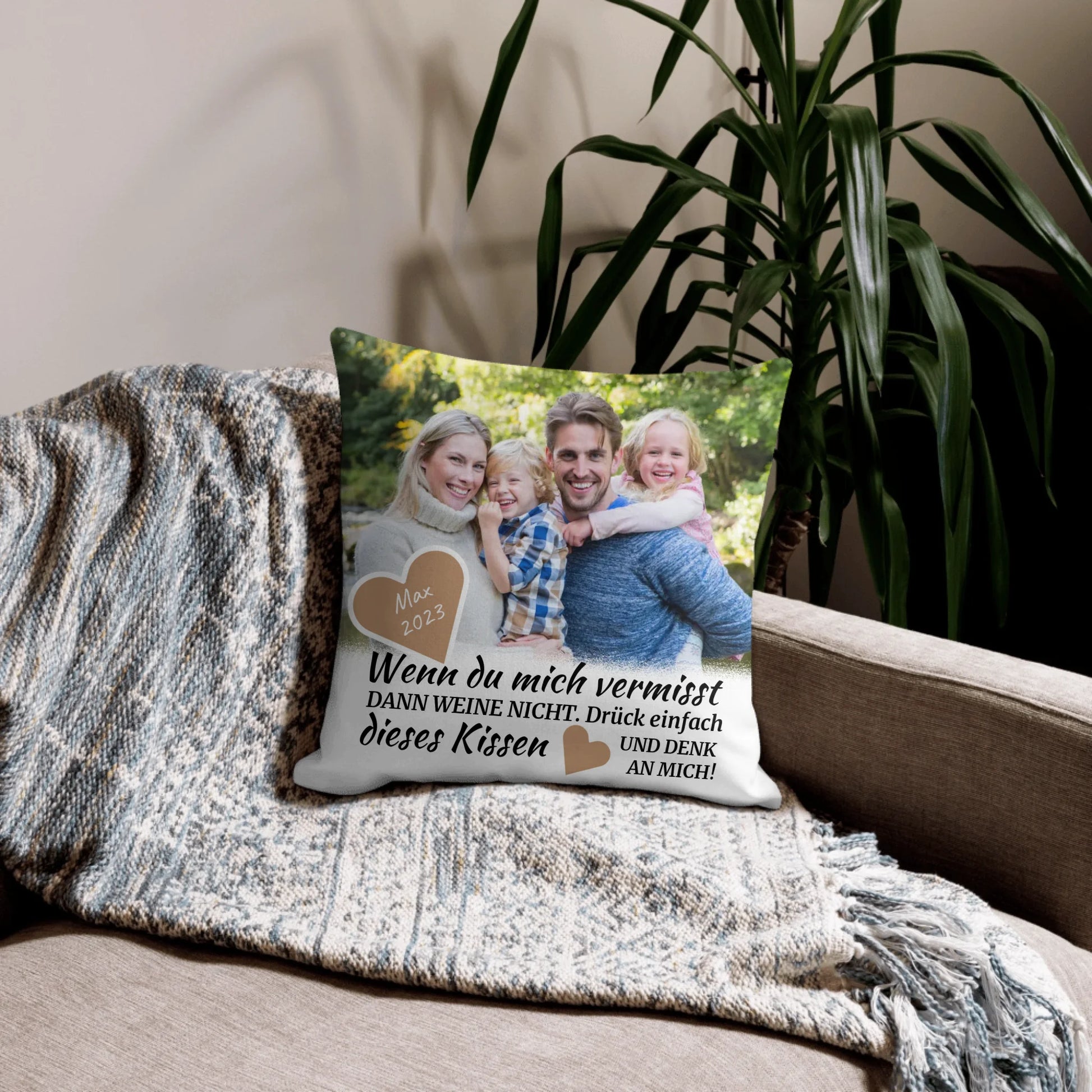 05_premium_pillow_lifestyle_18x18_base