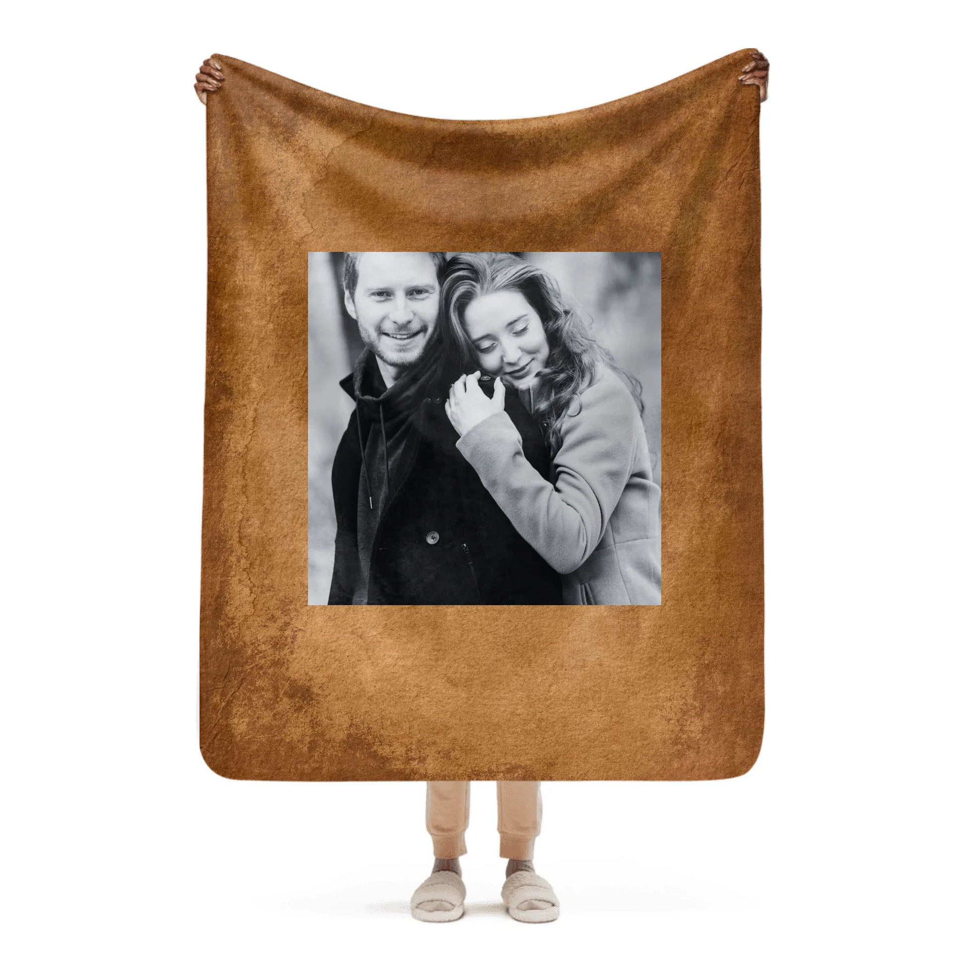 05_sherpablanket_onwoman_50x60_base_whitebg