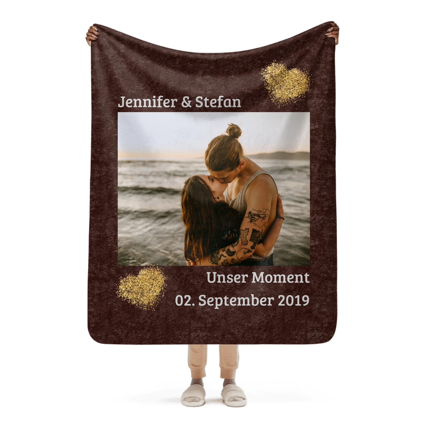 05_sherpablanket_onwoman_50x60_base_whitebg