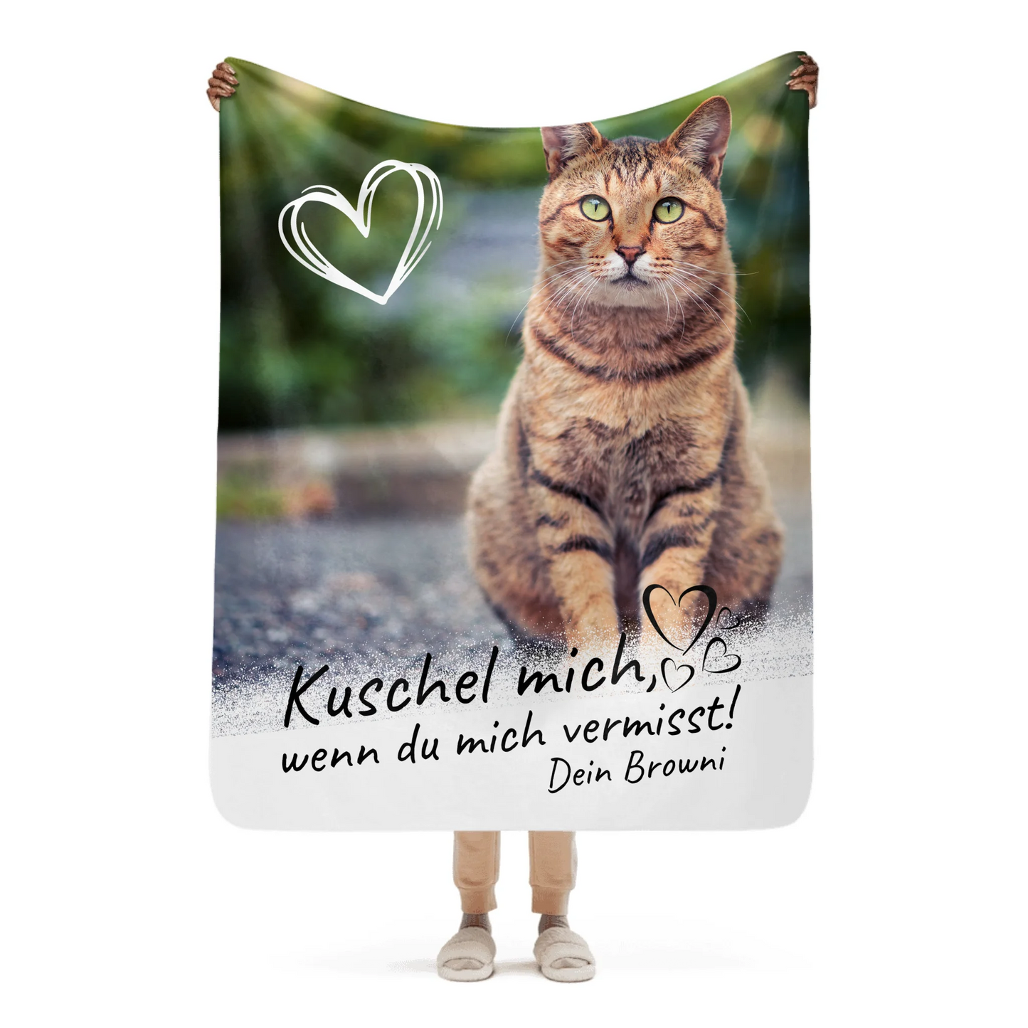 05_sherpablanket_onwoman_50x60_base_whitebg