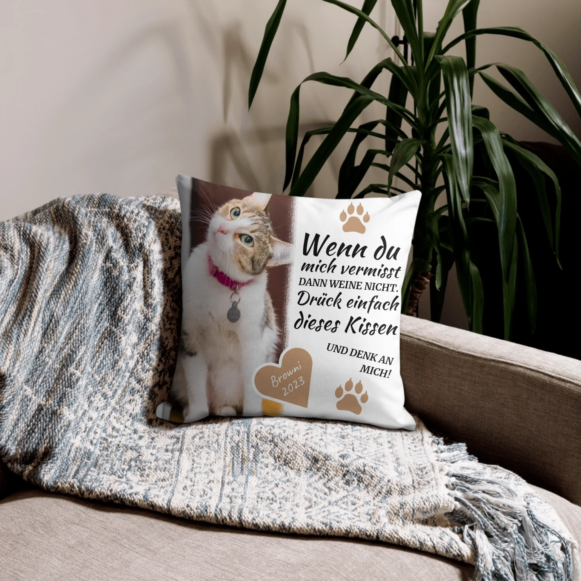 05_premium_pillow_lifestyle_18x18_base