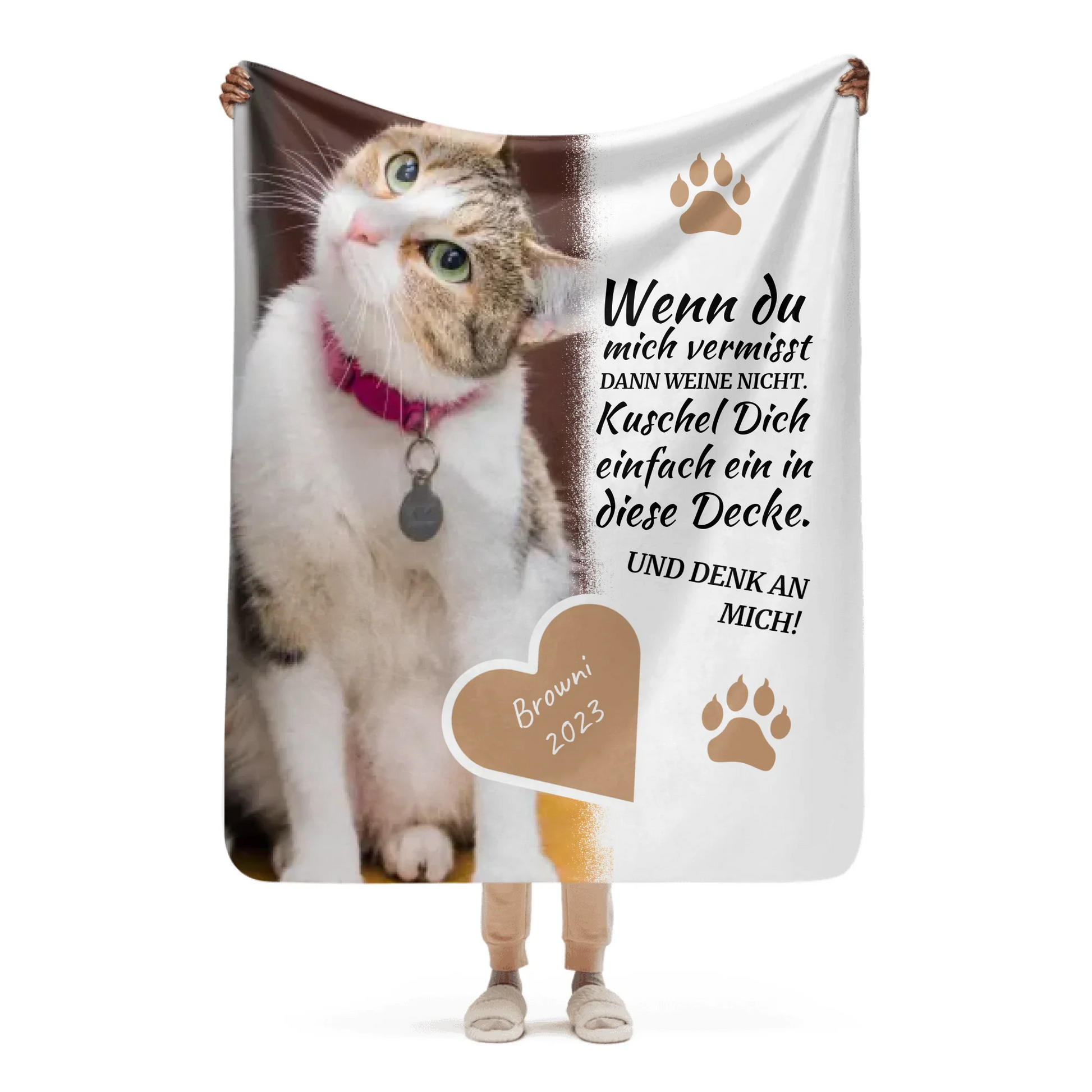 05_sherpablanket_onwoman_50x60_base_whitebg