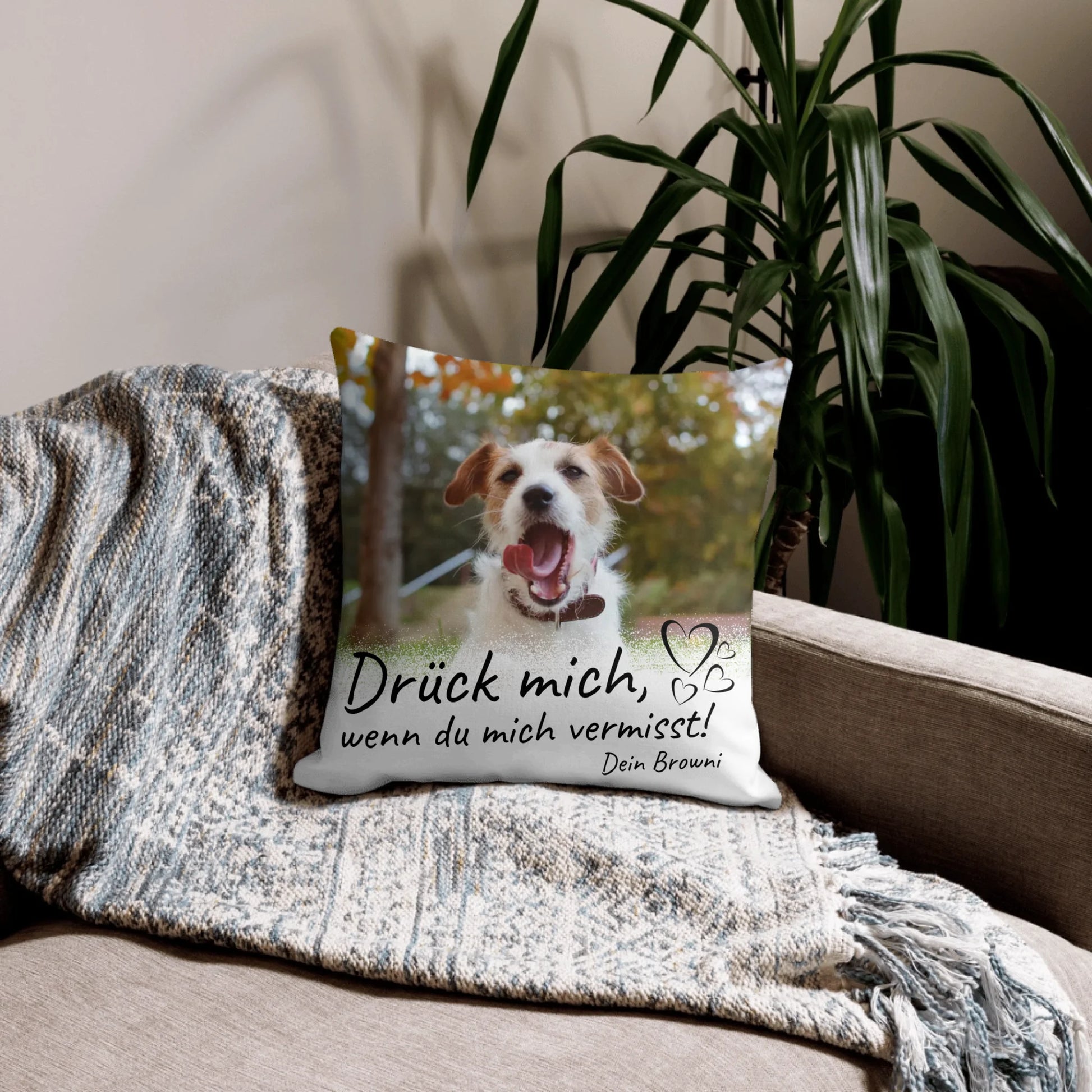 05_premium_pillow_lifestyle_18x18_base