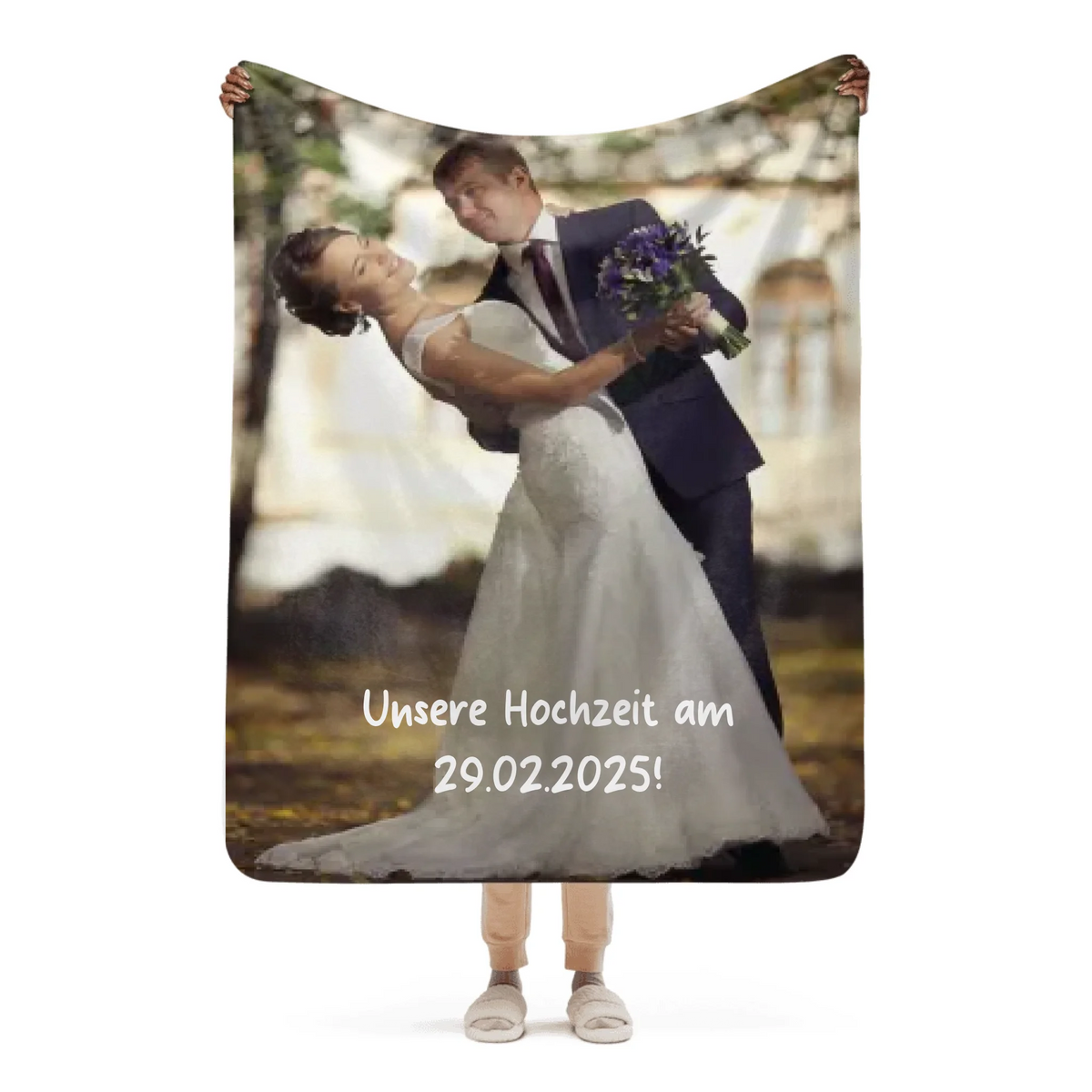 05_sherpablanket_onwoman_50x60_base_whitebg